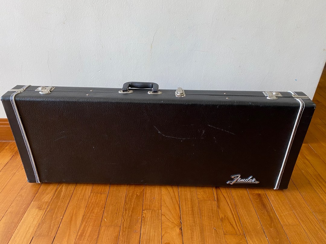 Fender Classic Hard Case, Hobbies & Toys, Music & Media, Music