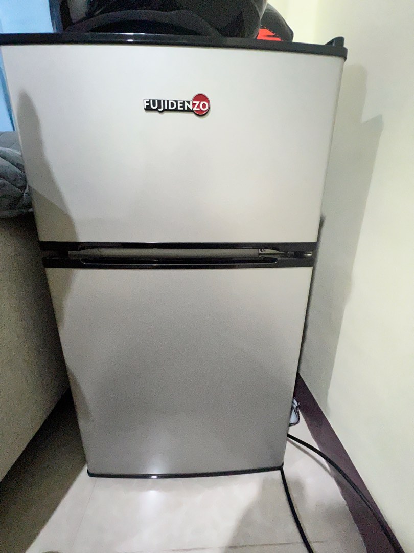 Fujidenzo 3.5 cu 2door Personal Fridge, TV & Home Appliances, Kitchen
