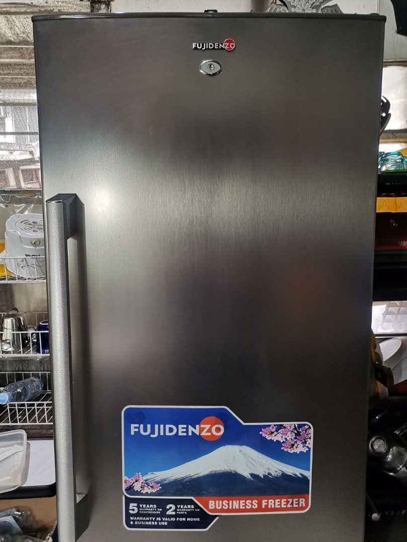 FUJIDENZO Upright Business Freezer 11 cu. ft., TV & Home Appliances