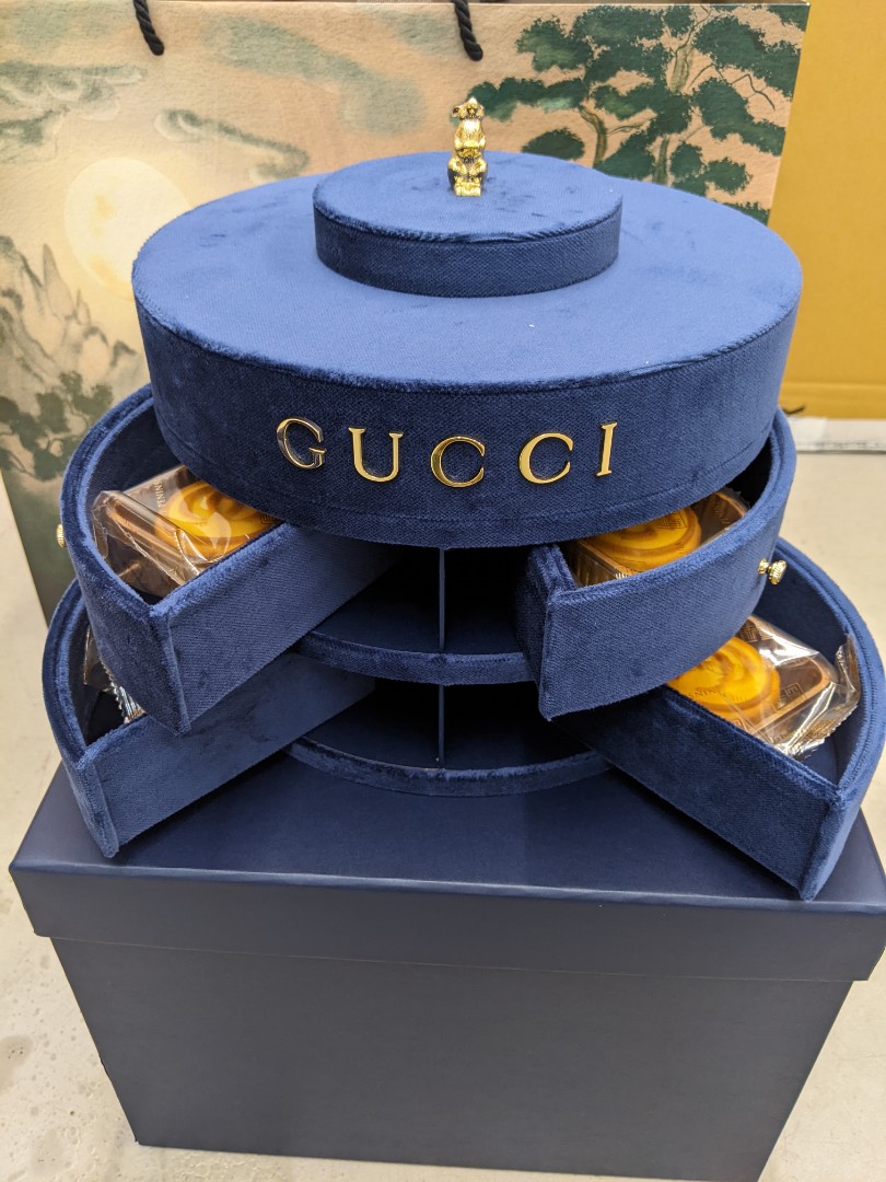 Gucci 2022 Mooncake Gift Set (古馳月餅禮盒), 嘢食& 嘢飲, 禮品籃和禮籃- Carousell