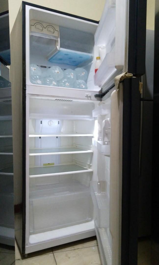 Kulkas samsung 2 pintu jumbo tipe rt35k5030b1 inverter, Elektronik, TV