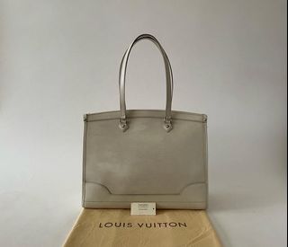 (Category: ) located in . Submitted by sweetluxuryph (Listing ID 1182294936, Image 1). Description: .