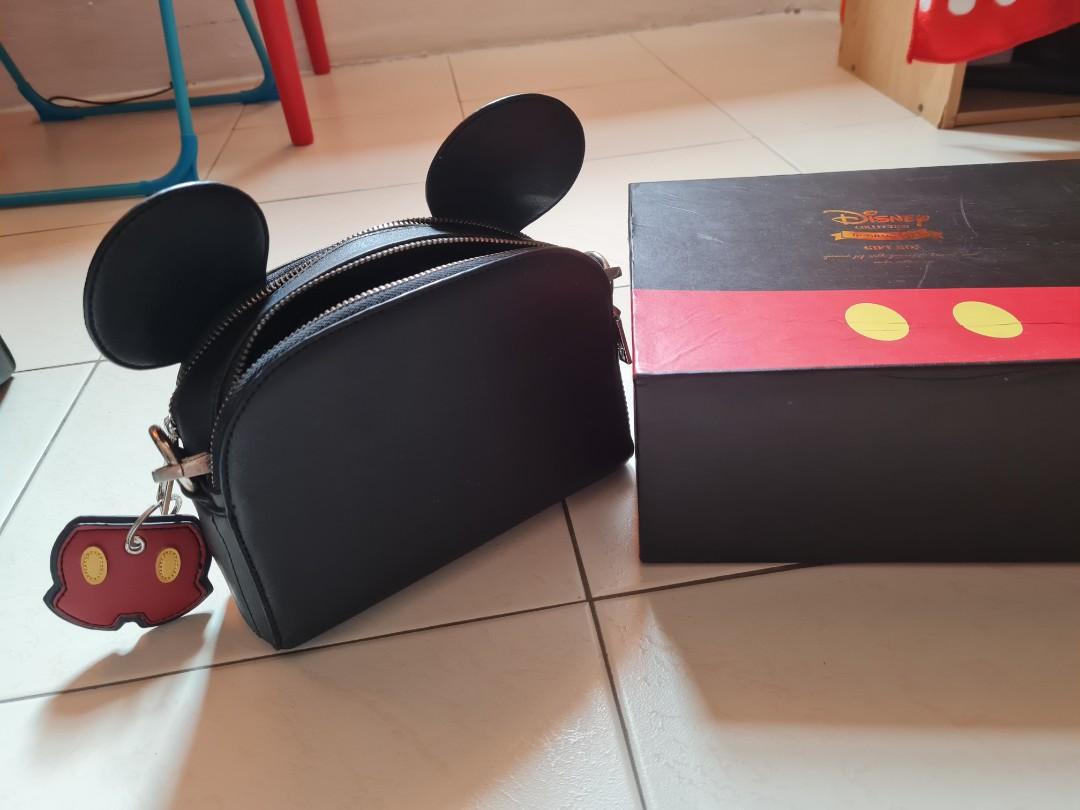 Mickey Mouse sling bag