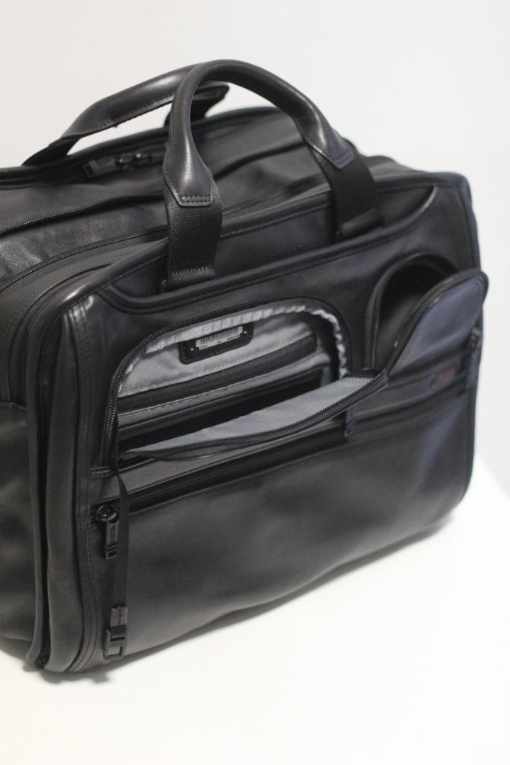 New Tumi 96303141DO GEN 4.3 CORE Leather Expandable Organizer Laptop