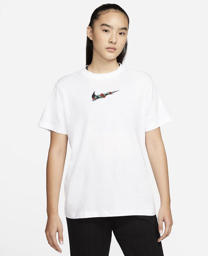 White nike clearance tee women's