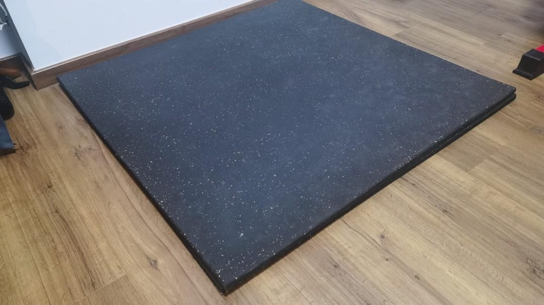 Premium rubber gym mats 1m x 1m x 15mm for deadlift (2 avail), Sports Equipment, Exercise