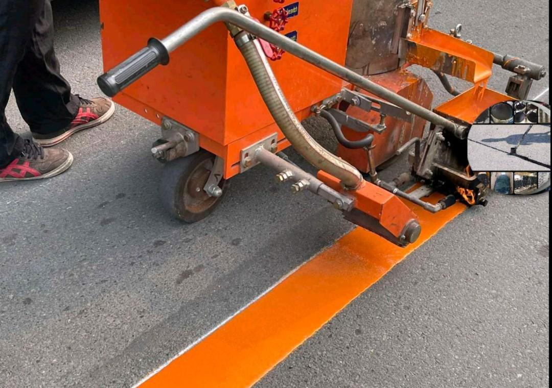 THERMOPLASTIC PAINT APPLICATOR and THERMOPLASTIC MACHINE APPLICATOR