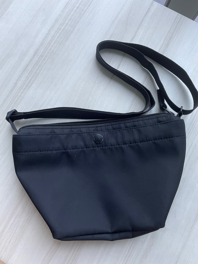 Uniqlo cross body/ sling bag in Black, Women's Fashion, Bags & Wallets