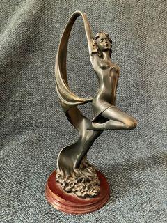 Vintage dancing lady