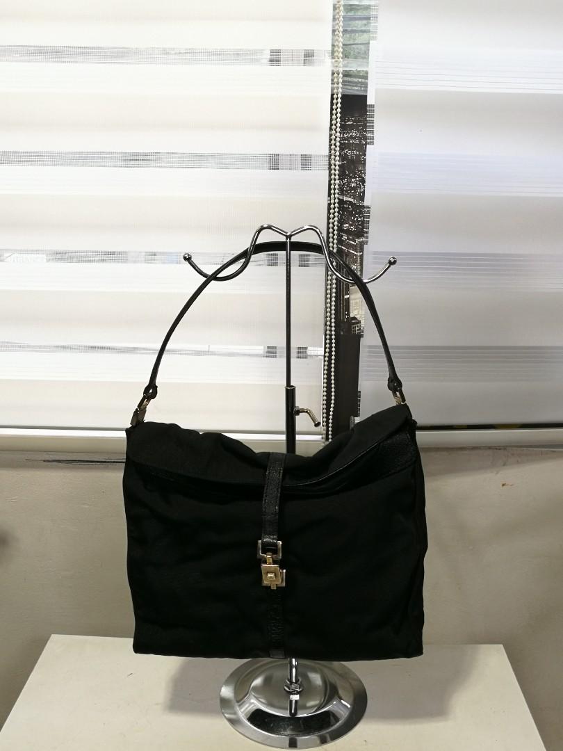Vintage Gucci hand bag (Category: Luxury Bags & Wallets) located in Malabon City. Submitted by vintagemom (Listing ID 1182293657, Image 1). Description: Japan thrifted 7/10 Pipings needed repair.