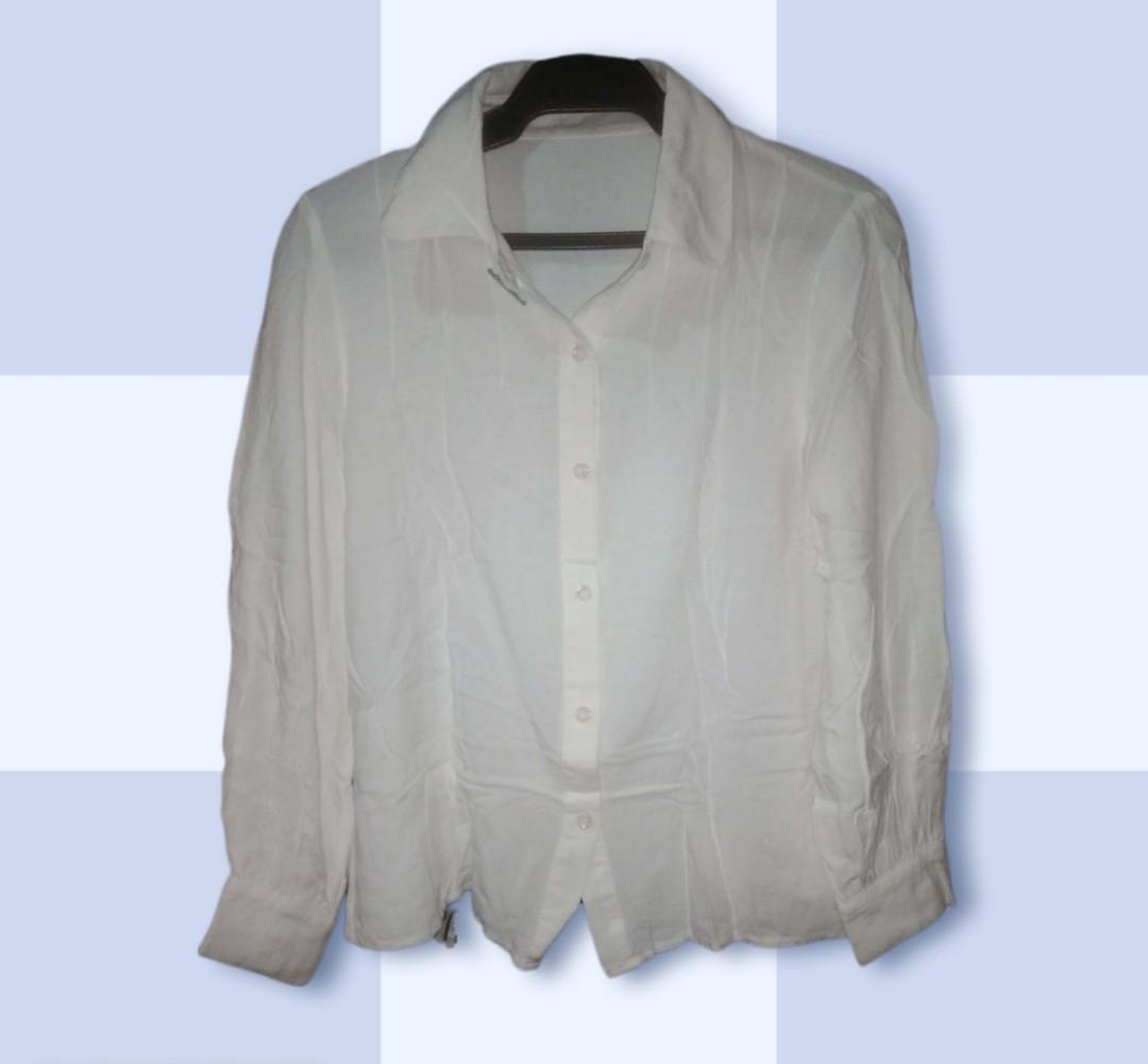 White long sleeves (Category: Longsleeves) located in Taguig. Submitted by declutter_anon (Listing ID 1168838079, Image 1). Description: medium on tag 🌺message me for more details 🌺gcash.