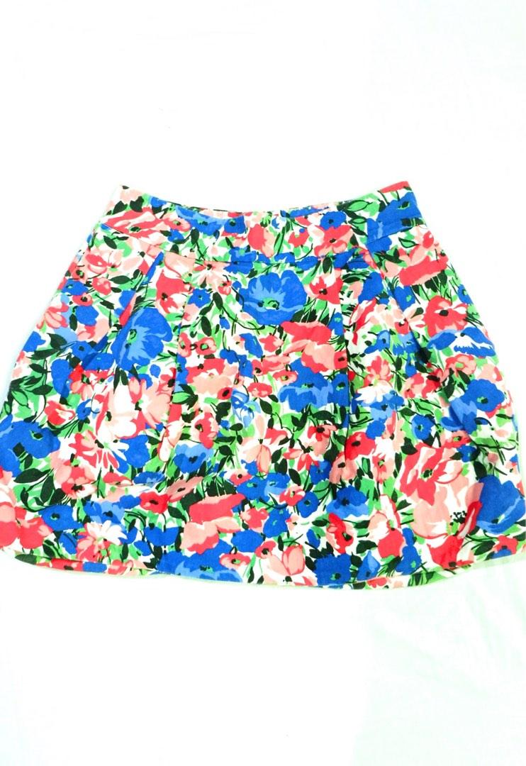 Zara Floral Skirt (Category: Skirts) located in Manila. Submitted by ohmariaaa (Listing ID 1167583509, Image 1). Description: .