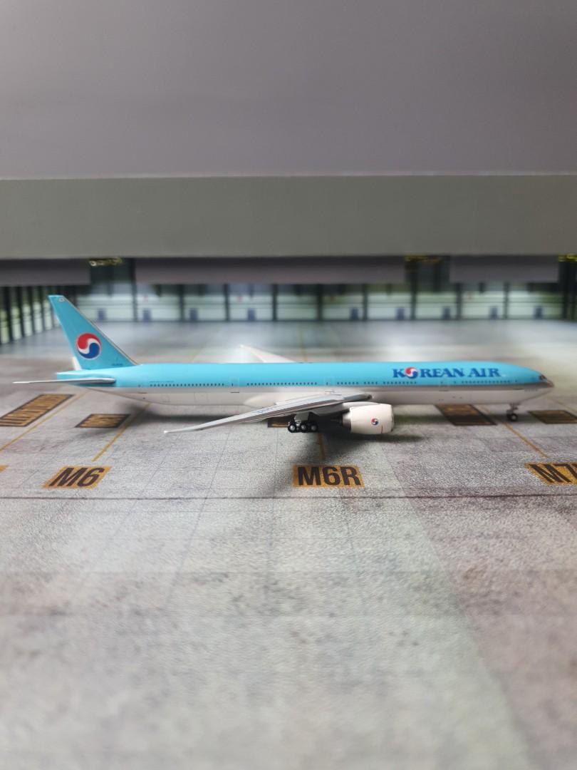 1400 Apollo Korean Air Boeing 777300(ER), Hobbies & Toys, Memorabilia