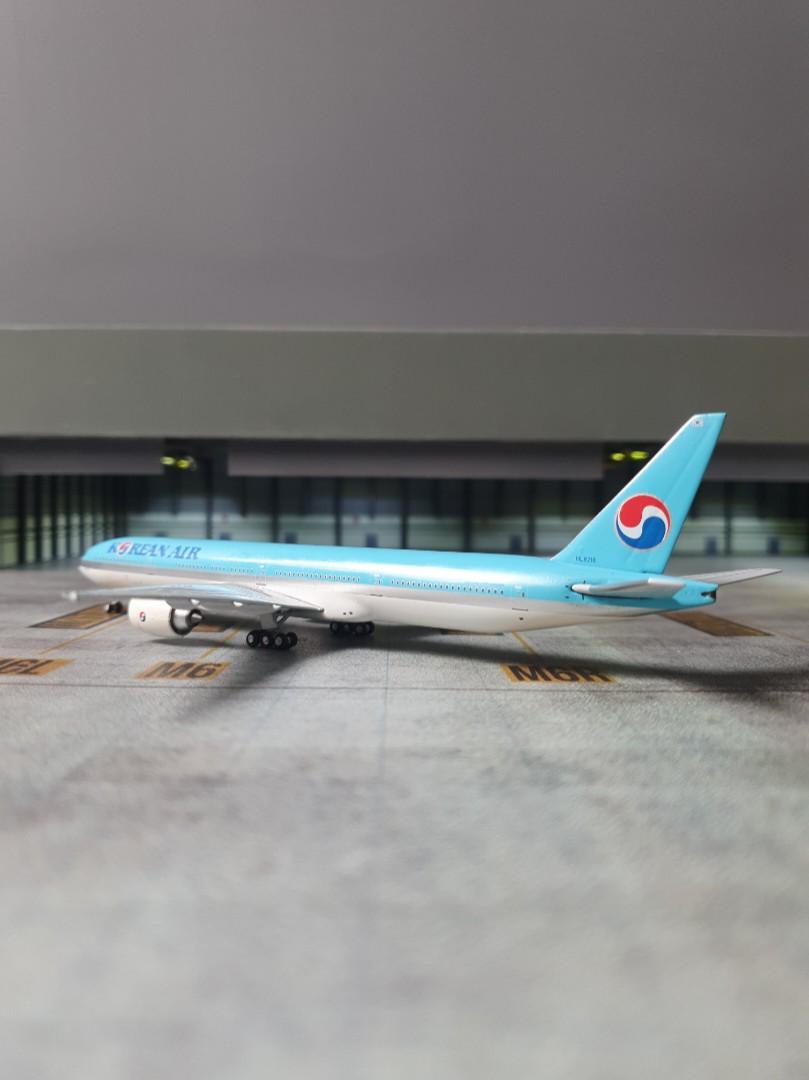 1400 Apollo Korean Air Boeing 777300(ER), Hobbies & Toys, Memorabilia