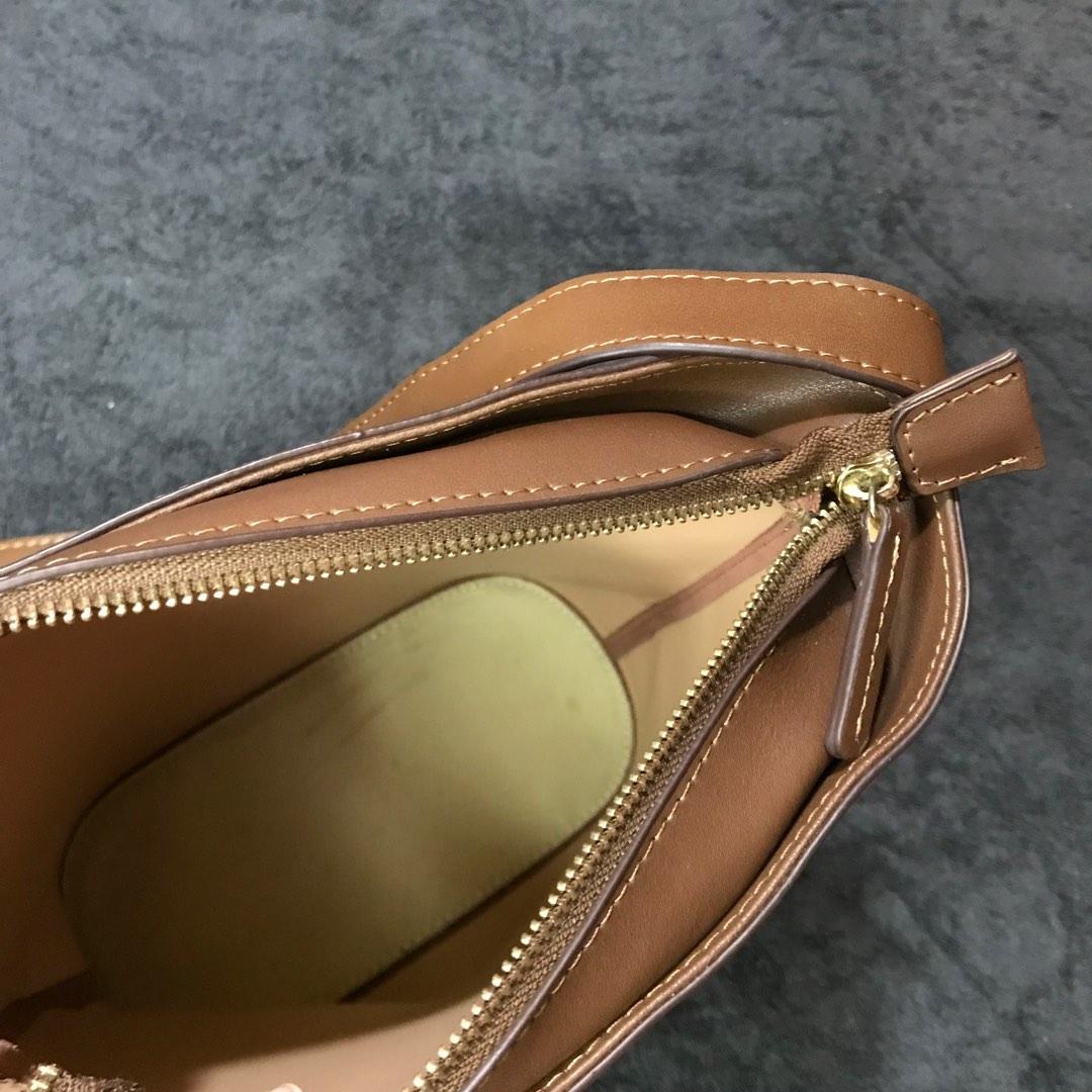 Abbott Vintage Women s Fashion Bags Wallets Shoulder Bags on Carousell