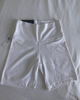 Aritzia Shorts 7” Small