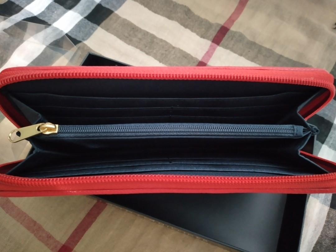 Authentic Tommy Hilfiger zip around wallet, Women's Fashion, Bags