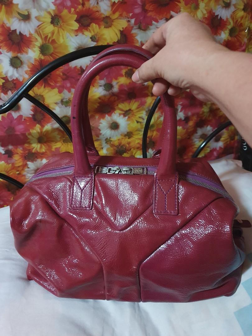 Authentic YSL handbag (Category: Luxury Bags & Wallets) located in Makati City. Submitted by britishheart (Listing ID 1184081339, Image 1). Description: preloved and authentic ysl handbag. very nice in actual. well used and cared.message me.first before placing your order..