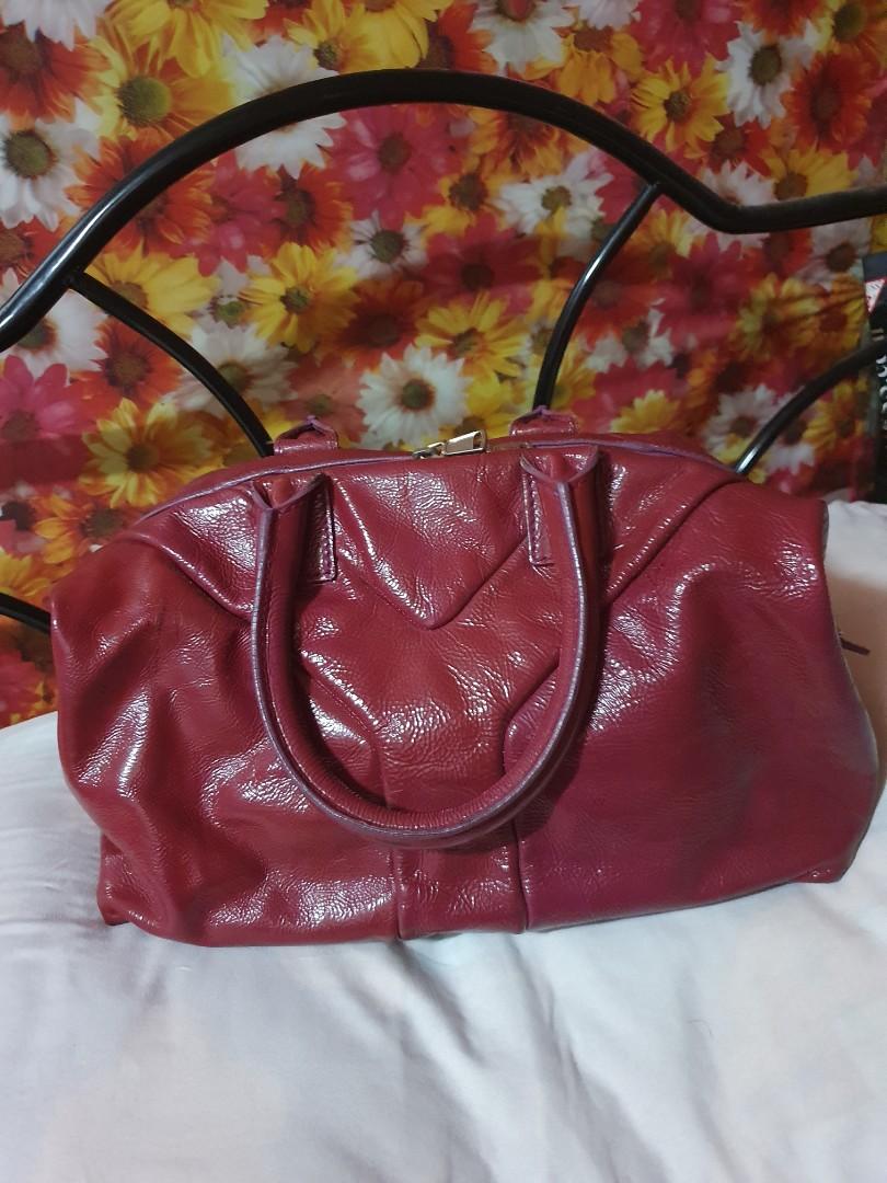 Authentic YSL handbag (Category: Luxury Bags & Wallets) located in Makati City. Submitted by britishheart (Listing ID 1184081339, Image 3). Description: preloved and authentic ysl handbag. very nice in actual. well used and cared.message me.first before placing your order..