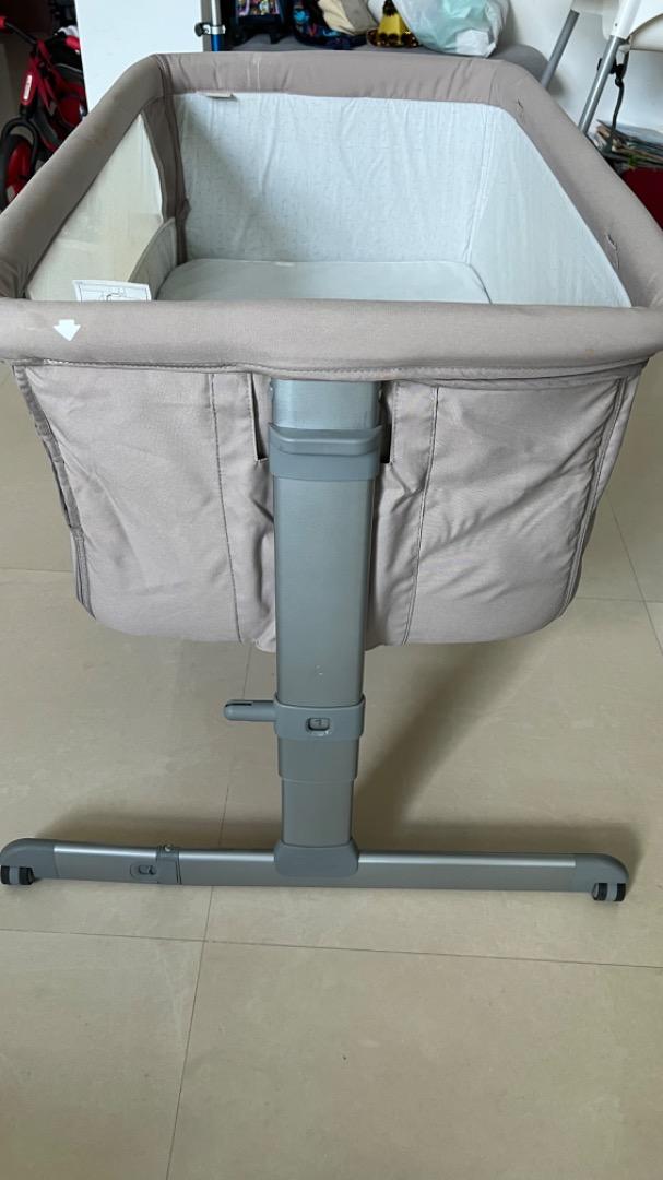 Bed side crib Chicco Next 2 me, Babies & Kids, Baby Nursery & Kids