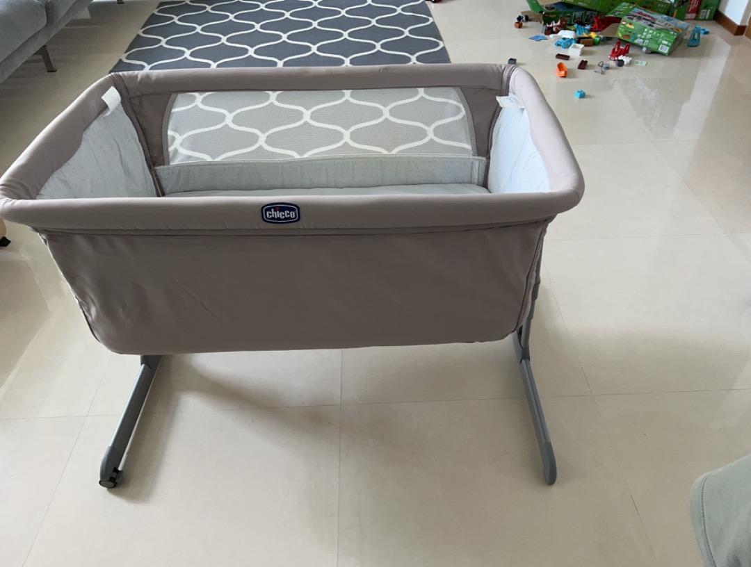Bed side crib Chicco Next 2 me, Babies & Kids, Baby Nursery & Kids