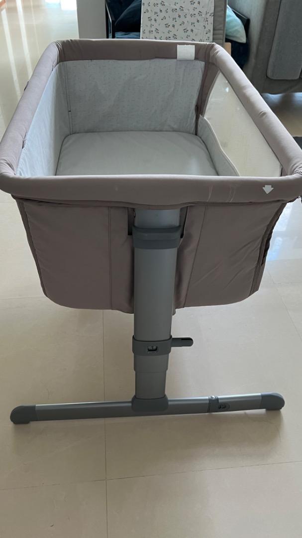 Bed side crib Chicco Next 2 me, Babies & Kids, Baby Nursery & Kids Furniture, Cots & Cribs on