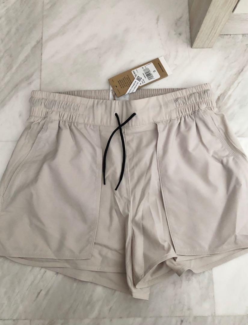 Clothing - Parley Run for the Oceans Shorts - Beige