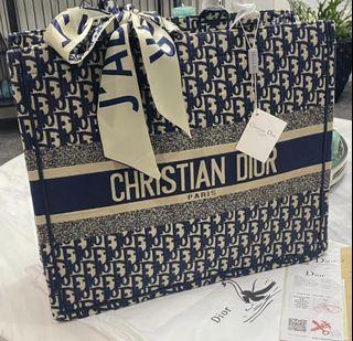 Brand new large size book tote with dustbag AAA+ identical to orig