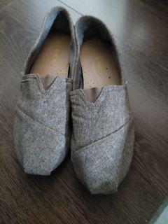 Grey / Brown Casual Men / Man's Shoe (Like New!)  by W Two