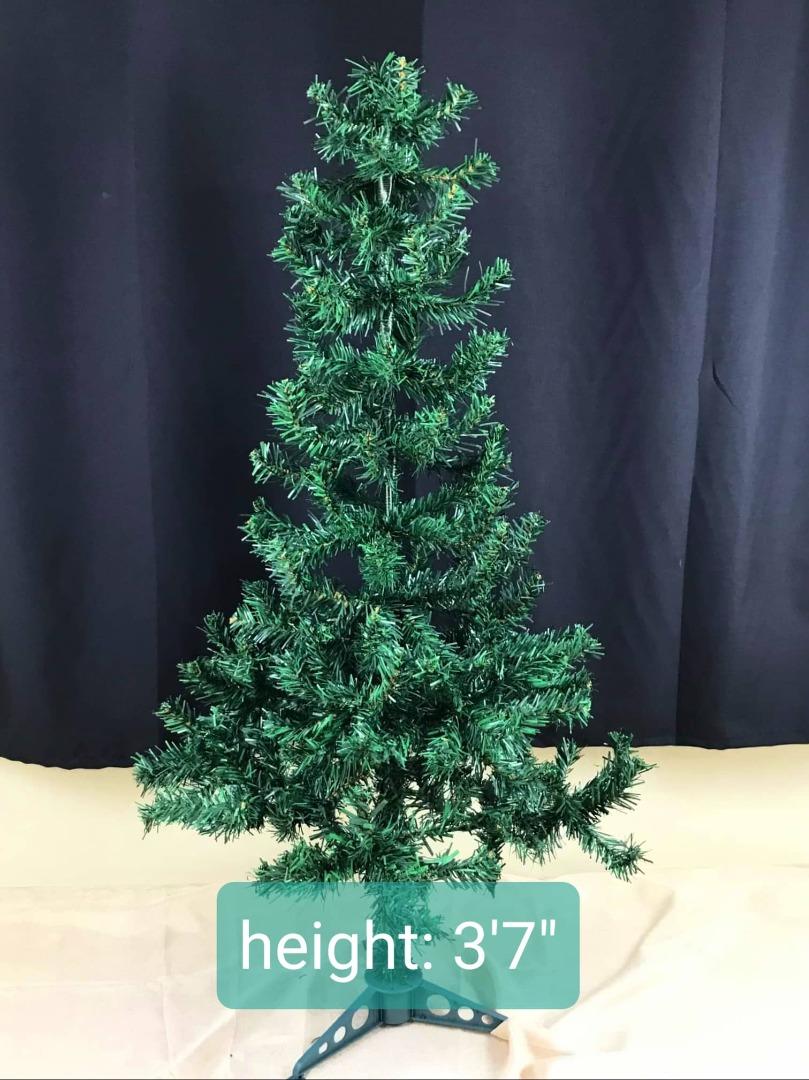 Christmas tree 3 feet 7 inches (Category: Other Home Decor) located in Caloocan City. Submitted by grace47974 (Listing ID 1184064455, Image 1). Description: Christmas tree 3 feet 7 inches.