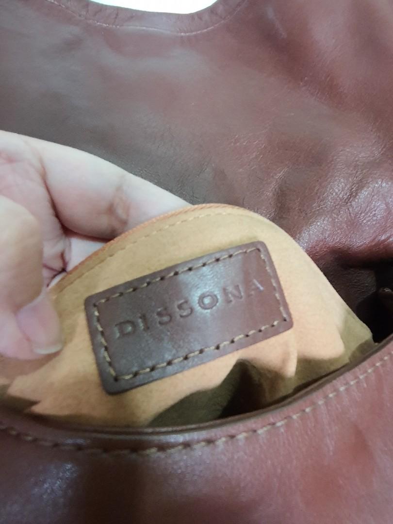 Dissona shoulder bag Genuine leather 33 by 30cm Sh.1400 Sold🌸🌼🌸