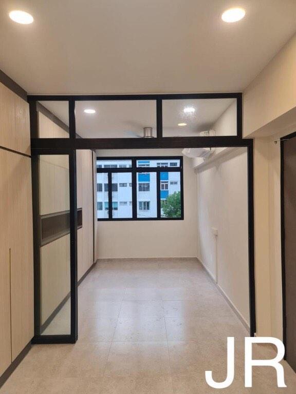 HDB Resale / Existing Window and Grille/Casement/Window Grille/Pet