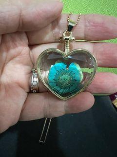 Heartshaped floral pendant