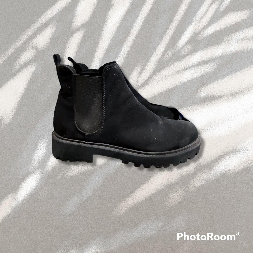 Divided chelsea boots online