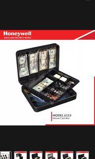 Honeywell 6113 Deluxe safe box