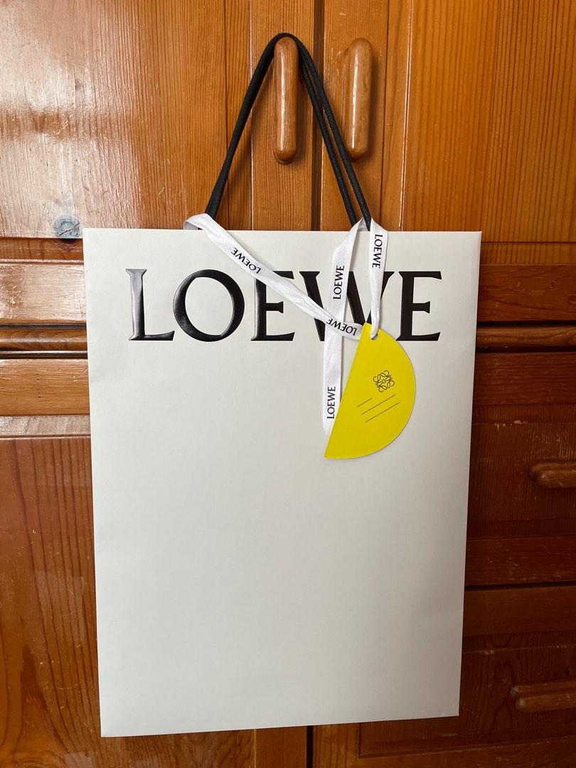 Loewe 紙袋, 傢俬＆家居, 其他, 收納箱及袋- Carousell