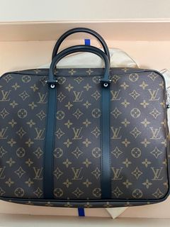(Category: ) located in . Submitted by hypebeast2023 (Listing ID 1184052994, Image 1). Description: .