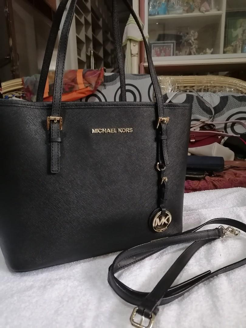 Sale MICHAEL BY MICHAEL KORS WILMA MD Leather Shoulder Bag Black 50 Off  Elsa Boutique