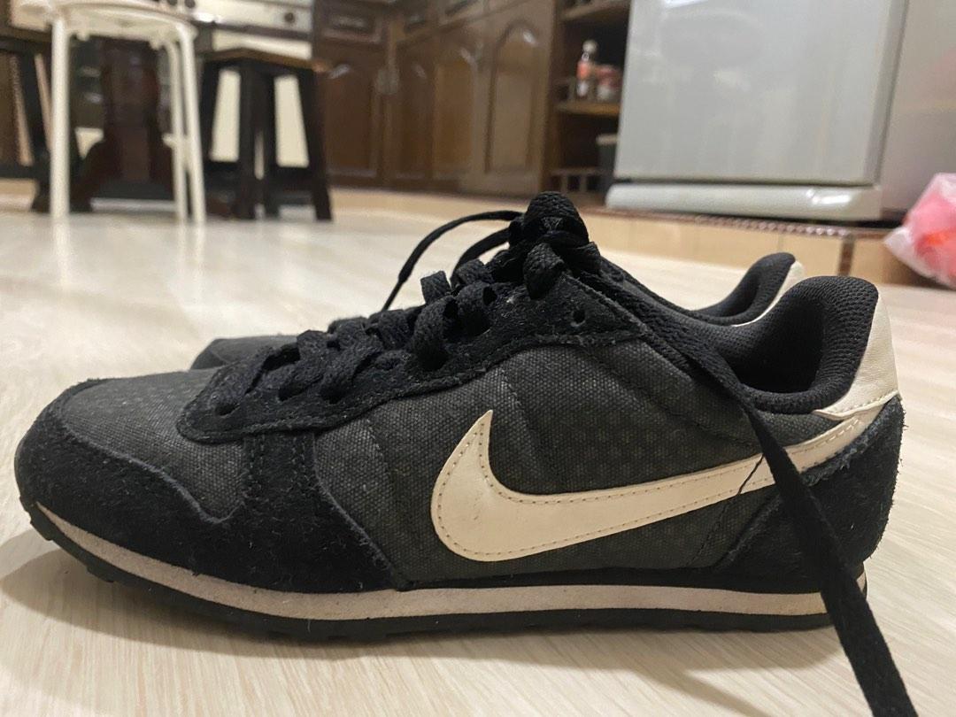 Nike genicco women's hot sale