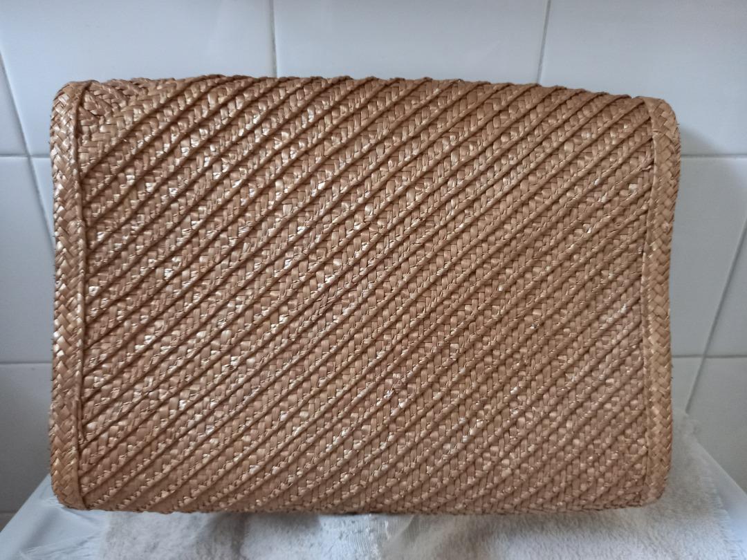 Rattan clutch clearance
