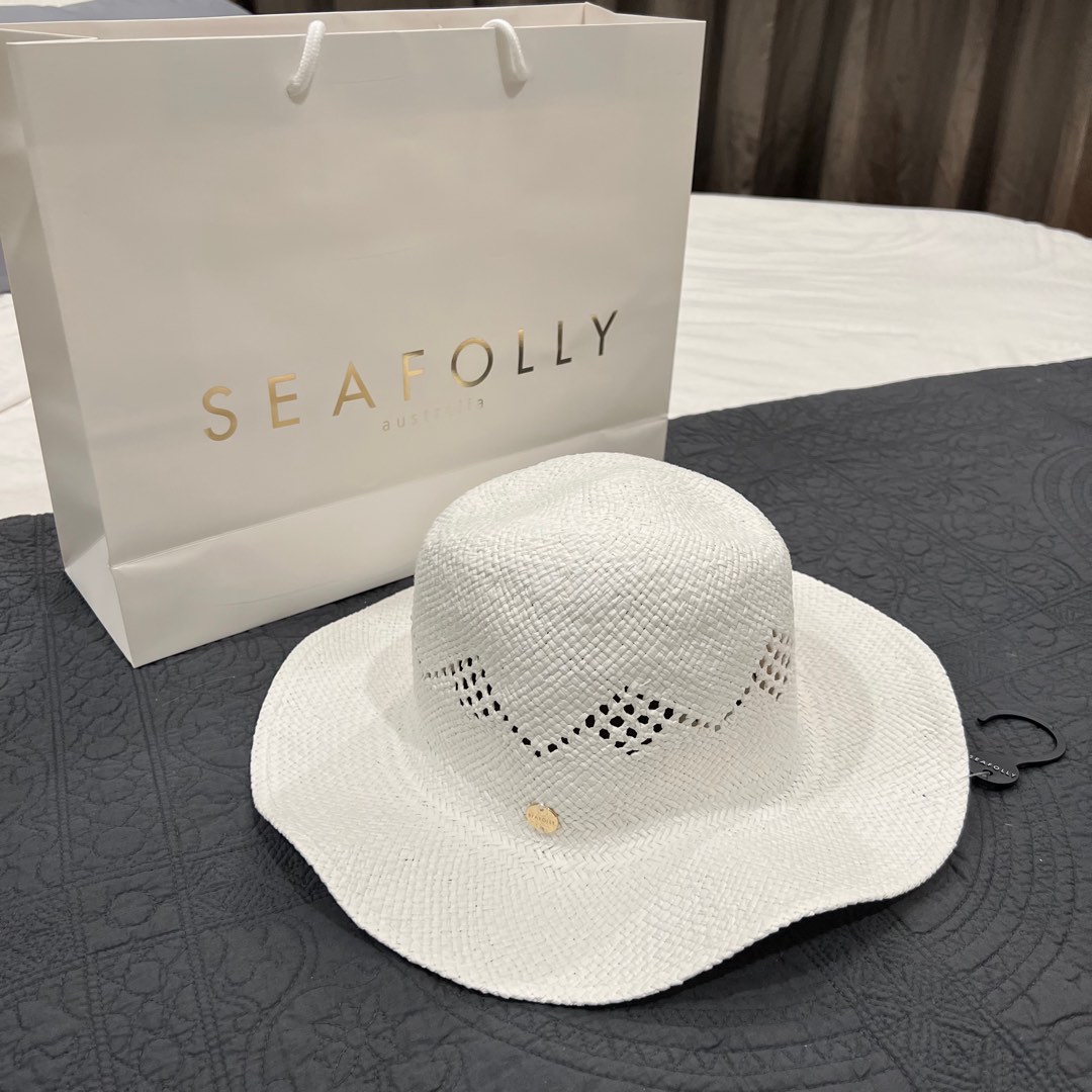 Seafolly hat, Women's Fashion, Activewear on Carousell