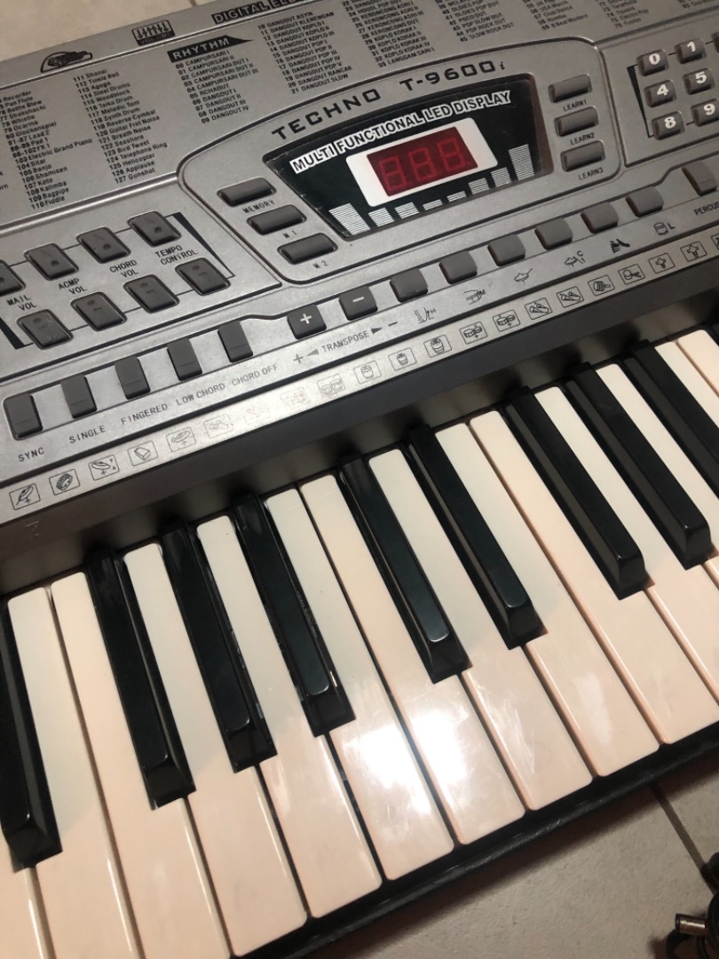 TECHNO Electric Keyboard, Hobbies & Toys, Music & Media, Musical Instruments on Carousell