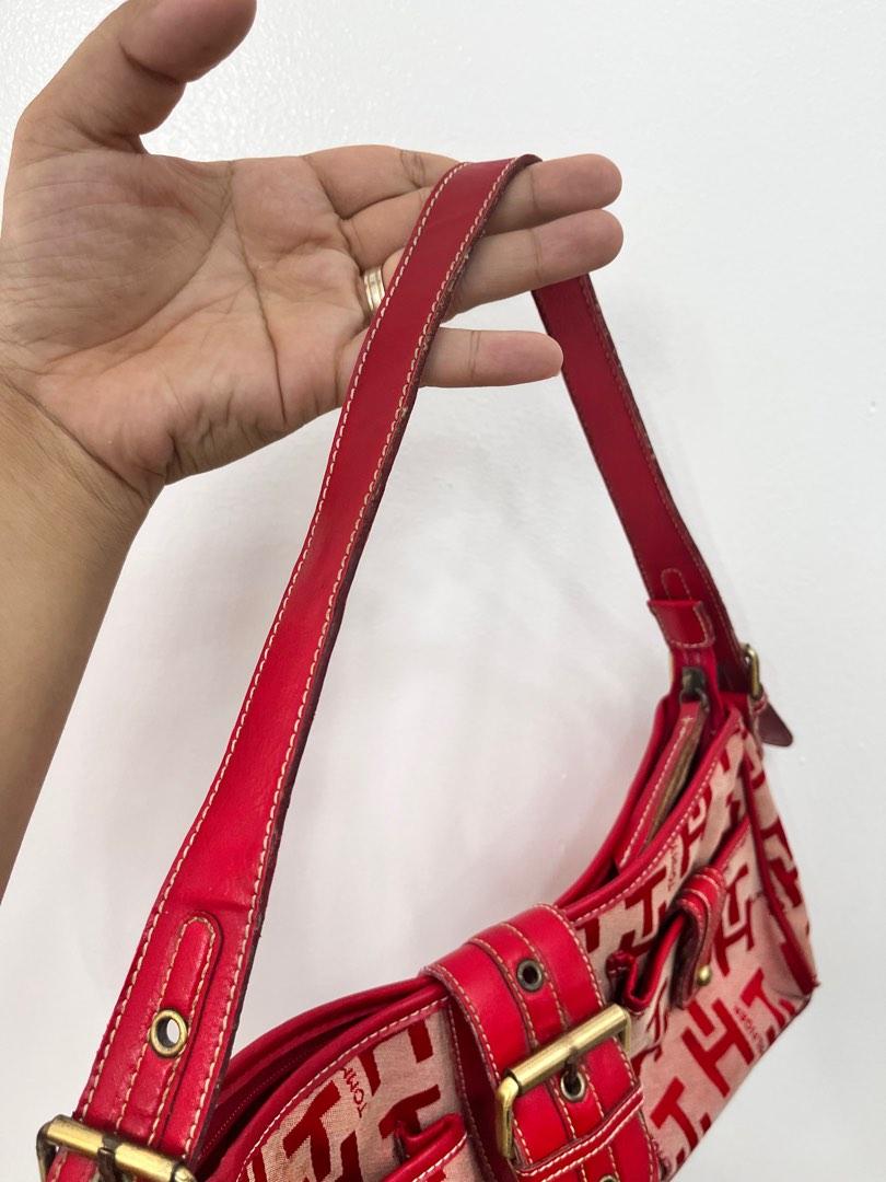 Tommy hilfiger baguette best sale bag