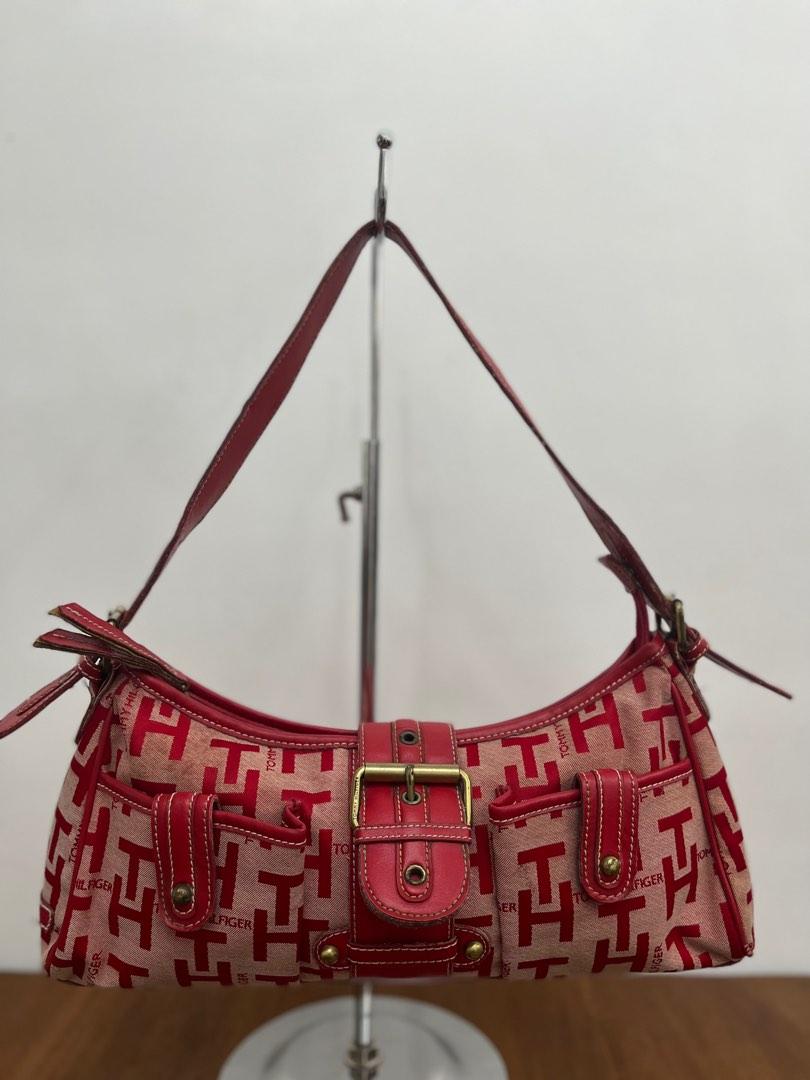Tommy hilfiger baguette 2025 bag