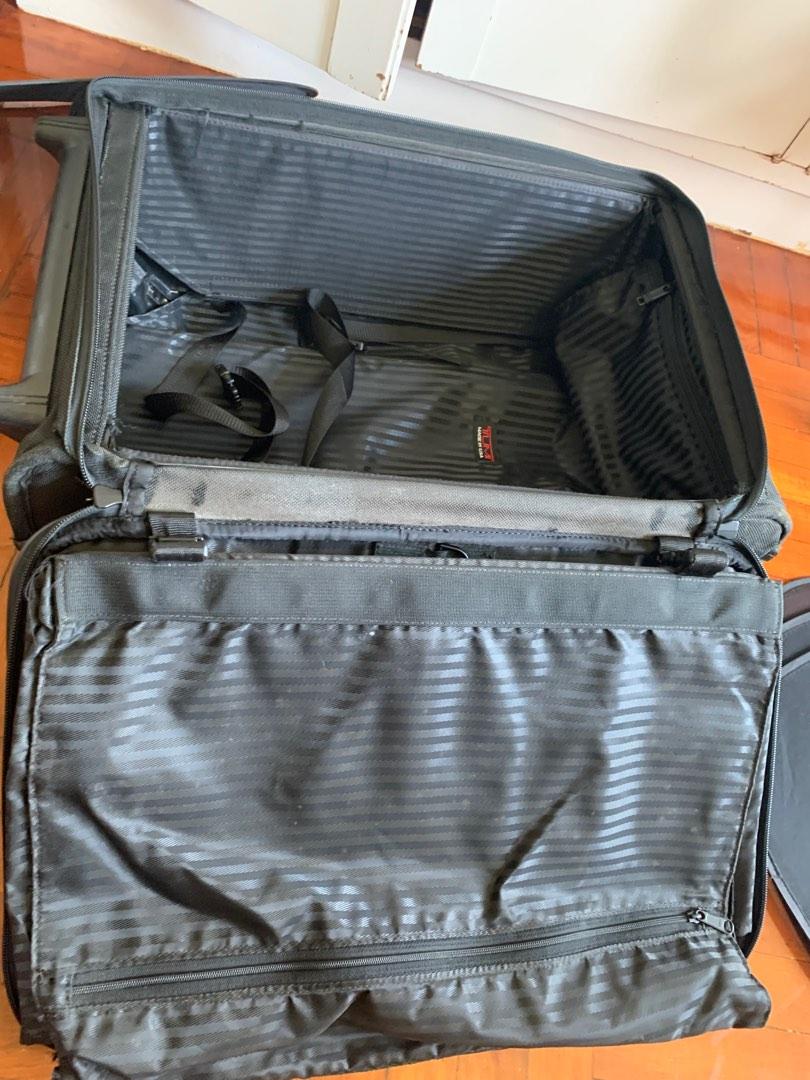 Tumi luggage with garment bag and fabric cleaner, 興趣及遊戲, 旅行, 旅遊 行李箱