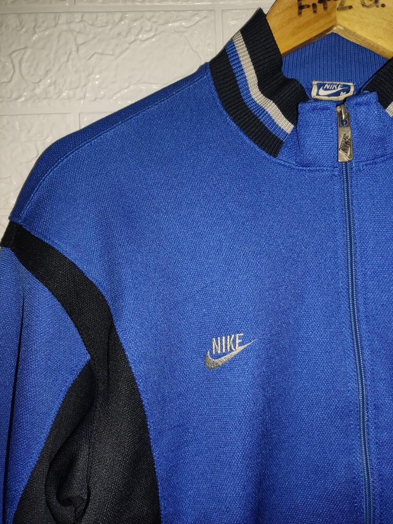 Vintage Nike Jacket (Category: Coats, Jackets and Outerwear) located in Agoo. Submitted by fitzmatic15 (Listing ID 1184079617, Image 3). Description: Vintage Nike Jacket Medium 21x25 Very good. Minimal ran napakasolid 🔥🔥🔥.