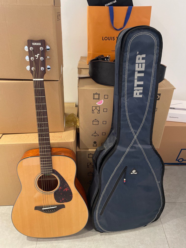 YAHAMA FG800 Acoustic guitar, Hobbies & Toys, Music & Media, Musical ...