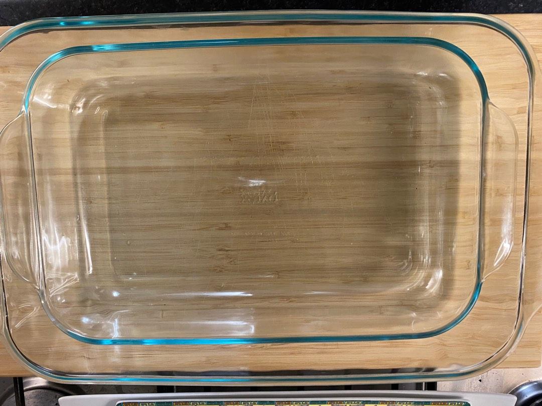 03 Pyrex glass baking sheet, Furniture & Home Living, Kitchenware