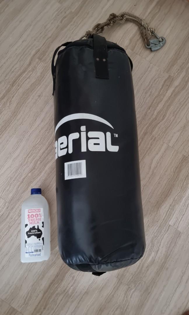 20kg hanging punching bag + anchor stabilising base, Sports Equipment