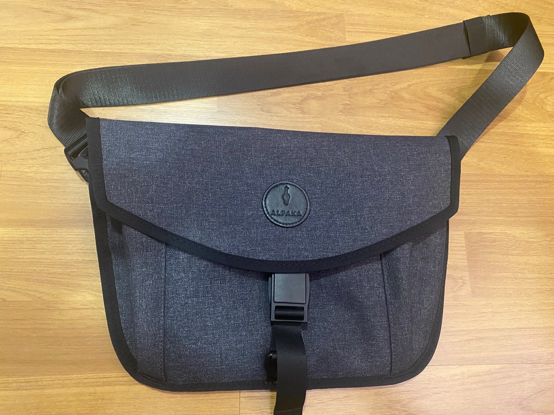 Oakere sling bag